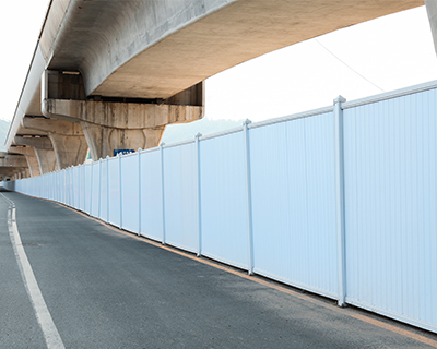 工地PVC施工圍擋的使用特點和優勢有哪些?