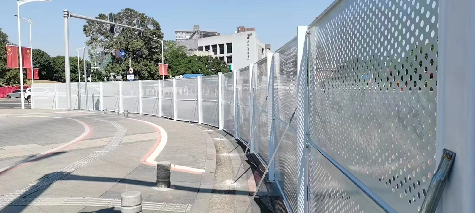 臨時施工圍擋定做方案需要注意什么？旭東鋼構圍擋廠家