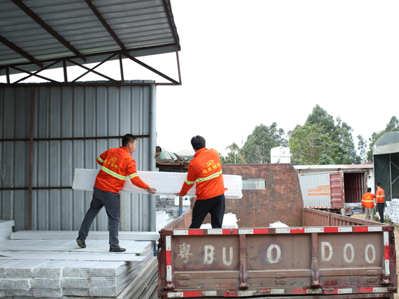 PVC圍擋價格解析：產品品質與安裝服務如何平衡？