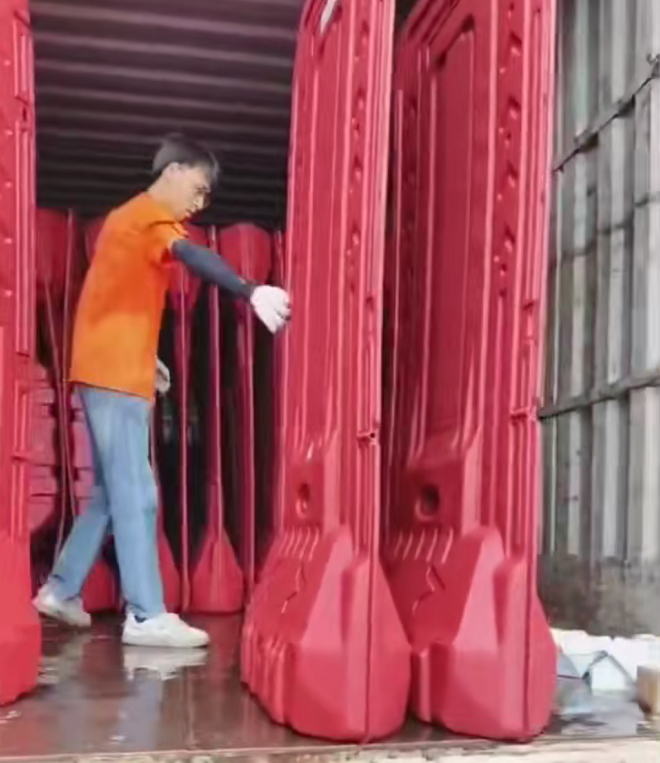 圍擋選錯(cuò)一款，工地多折騰，來(lái)看看水馬圍擋