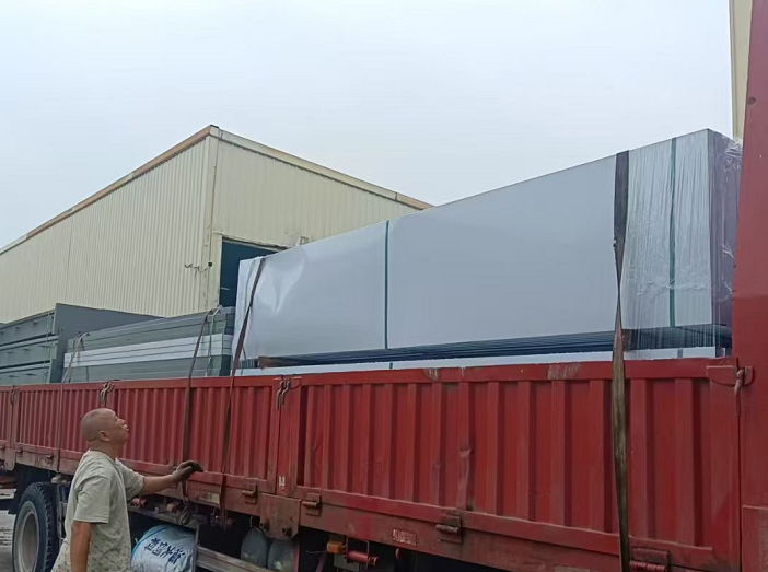 圍擋裝得穩(wěn)，項(xiàng)目跑得快！旭東鋼圍擋助力東莞工地高效施工